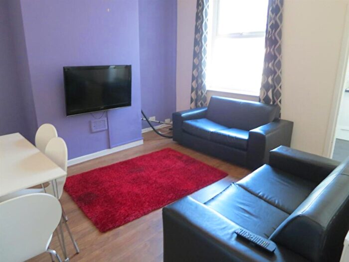 4 Bedroom Terraced House To Rent In £ Pppw, Patten Street, Withington, M20