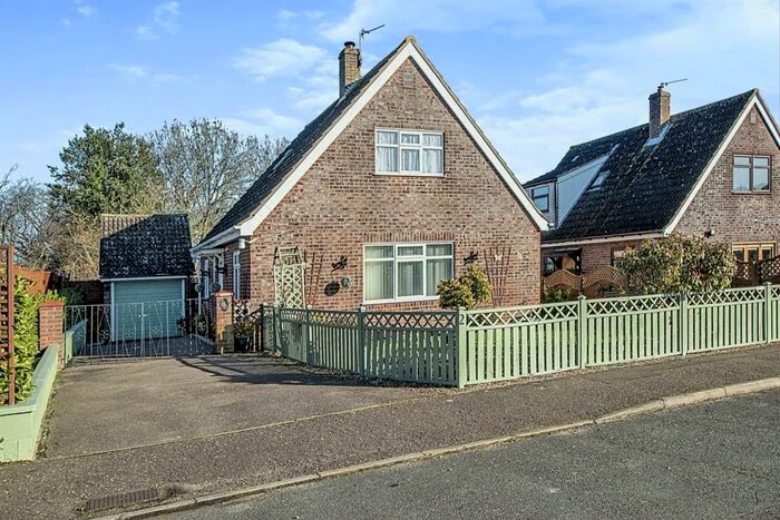 2 Bedroom Chalet For Sale In Plattens Close, Corpusty, Norwich, NR11