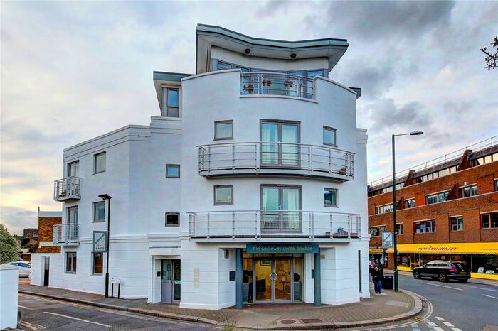 1 Bedroom Flat To Rent In Middle Lane, Teddington, TW11