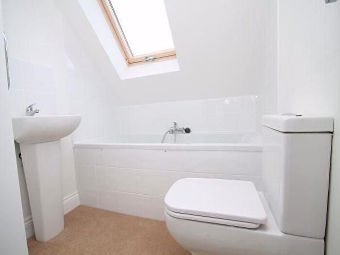1 Bedroom Flat For Sale In Edward Way, Ashford, TW15