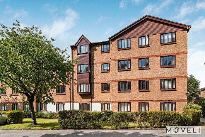 1 Bedroom Flat For Sale In Burnham Gardens, Addiscombe, Croydon, CR0