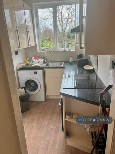 4 Bedroom Semi-Detached House To Rent In Higgins Lane, Quinton, Birmingham, B32