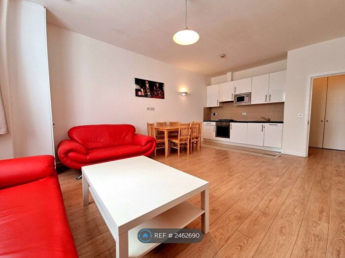 Studio To Rent In Golders Green Road, London, NW11