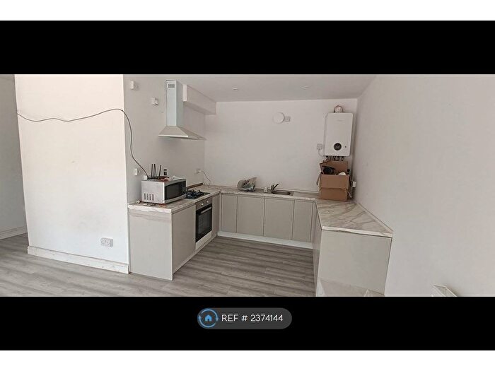 1 Bedroom Flat To Rent In Edge Lane, Stretford, Manchester, M32