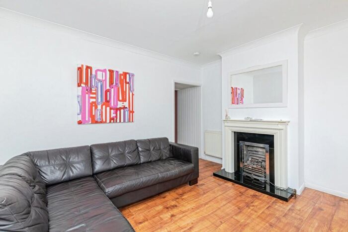 3 Bedroom Terraced House For Sale In Milton Road, Gillingham, Kent, ME7