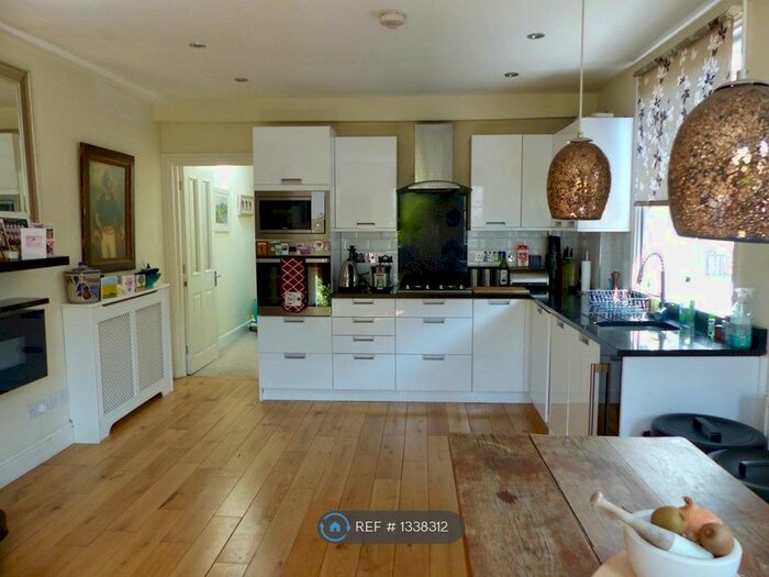 2 Bedroom Maisonette To Rent In Littlebury Road, London, SW4