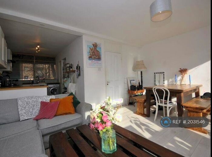 3 Bedroom Maisonette To Rent In Morton House, London, SE17