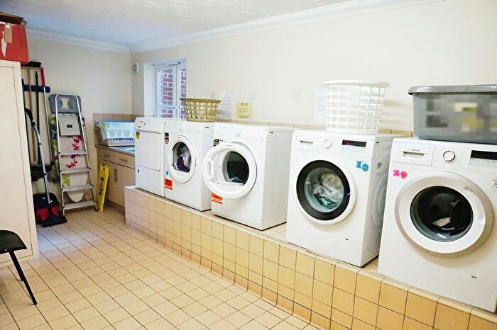 1 Bedroom Flat For Sale In Reddicap Heath Road, Sutton Coldfield, B75