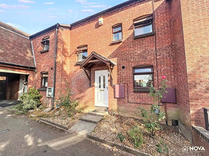 2 Bedroom Terraced House For Sale In Albion Court, Luton, LU2