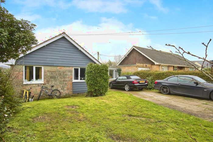4 Bedroom Bungalow For Sale In Rew Street, Cowes, Isle Of Wight, PO31