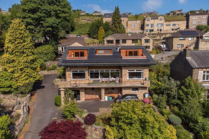 4 Bedroom Detached House For Sale In Oldham Road, Ripponden, HX6