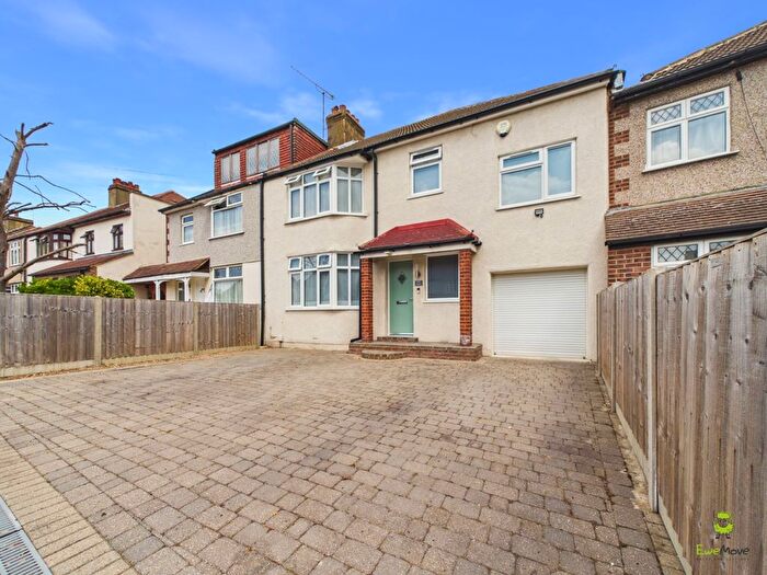 4 Bedroom Terraced House For Sale In Lansdowne Avenue, Bexleyheath, Kent, DA7