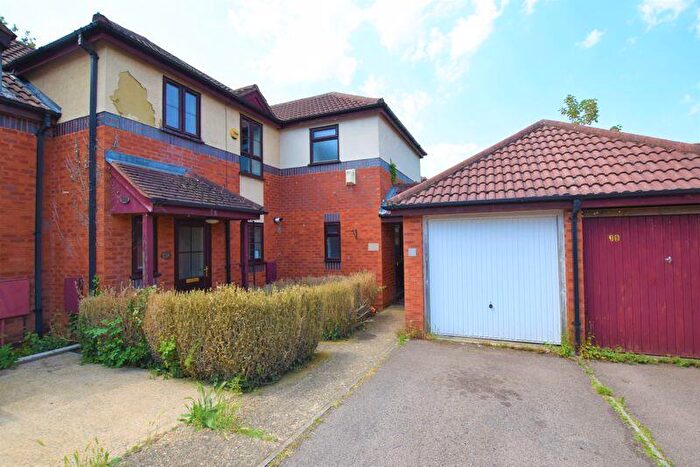 3 Bedroom End Of Terrace House For Sale In Wallmead Gardens, Loughton, Milton Keynes, MK5