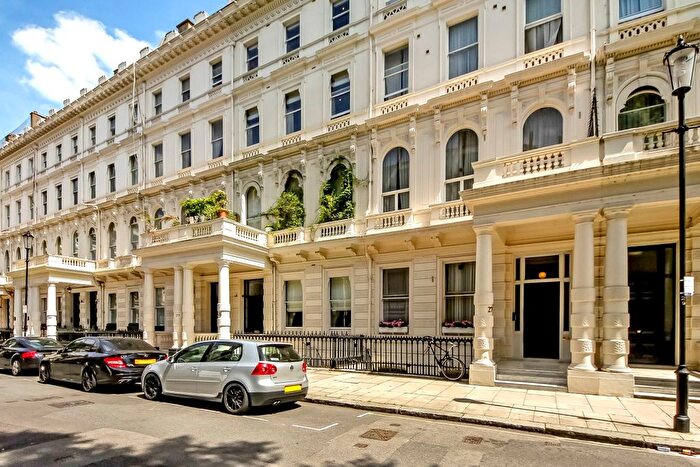 2 Bedroom Flat To Rent In Lancaster Gate, London, W2