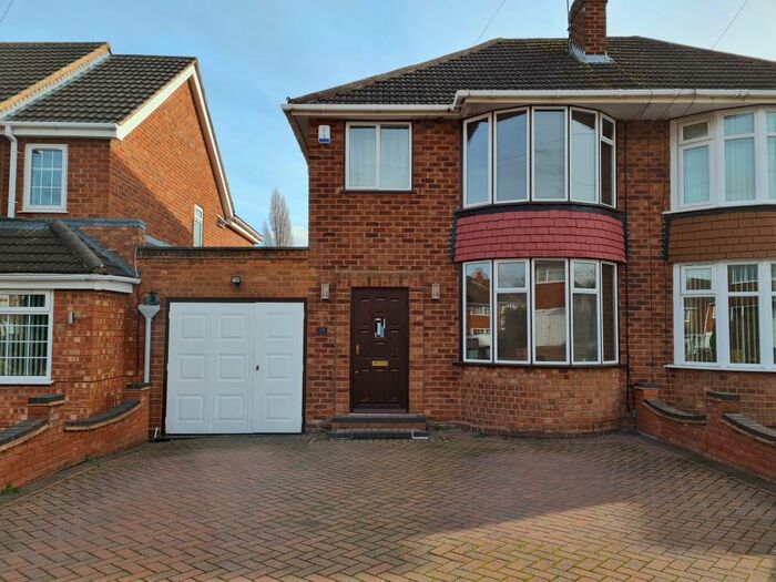 3 Bedroom House To Rent In Mayswood Road, Solihull, B92