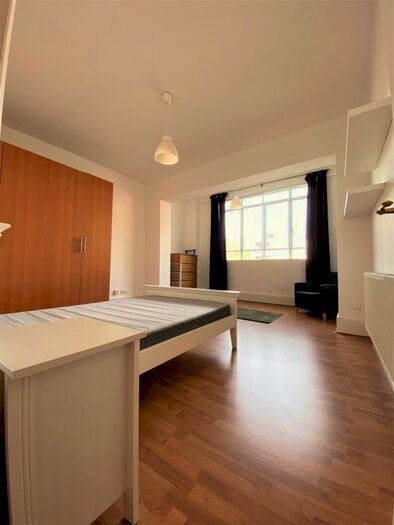 1 Bedroom Flat To Rent In Stoke Newington Road, London, N16