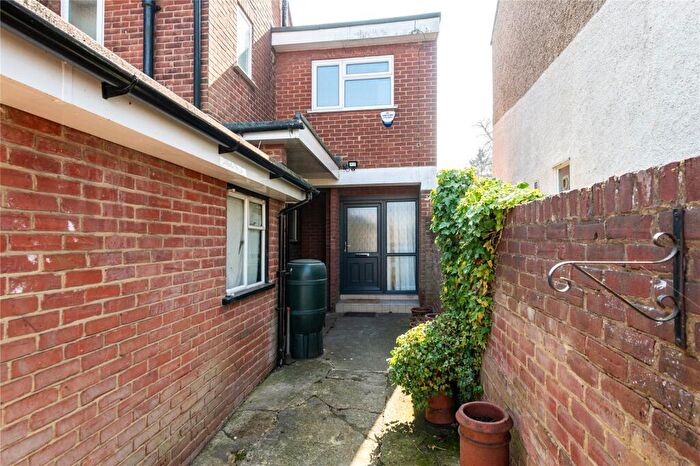 1 Bedroom Apartment To Rent In Park Avenue, Sittingbourne, Kent, ME10