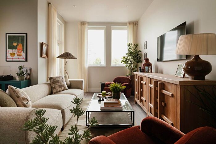 2 Bedroom Flat For Sale In Southmere, Thamesmead, Bexley, SE2