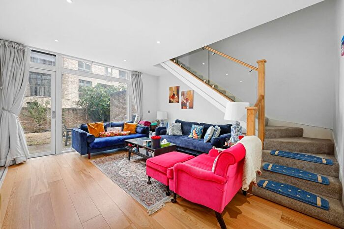 2 Bedroom Flat To Rent In Chichester Road, Kilburn, London, NW6