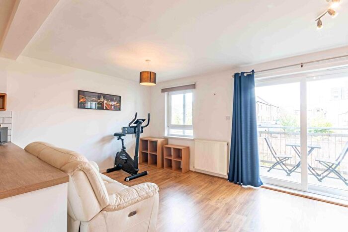 2 Bedroom Flat To Rent In Albion Gardens, Edinburgh, EH7