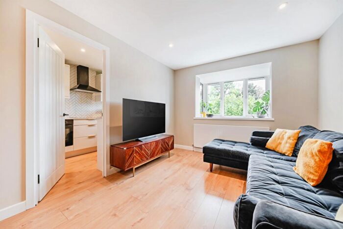 1 Bedroom Flat For Sale In Gladbeck Way, Enfield, EN2