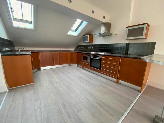 2 Bedroom Flat To Rent In Leam Terrace, Leamington Spa, CV31