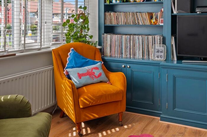 3 Bedroom End Terrace House For Sale In Browning Avenue, Worcester Park, KT4