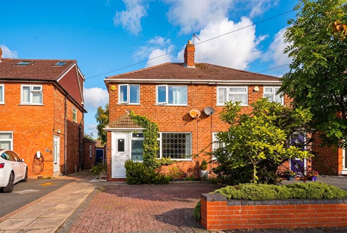3 Bedroom Semi-Detached House For Sale In Middleton Road, Shirley, B90