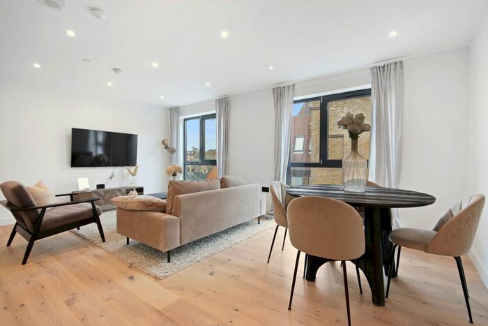 2 Bedroom Flat For Sale In Fairfield Road, Brentwood, CM14