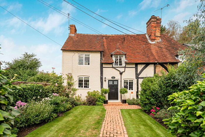 3 Bedroom End Of Terrace House For Sale In Binscombe, Godalming, GU7