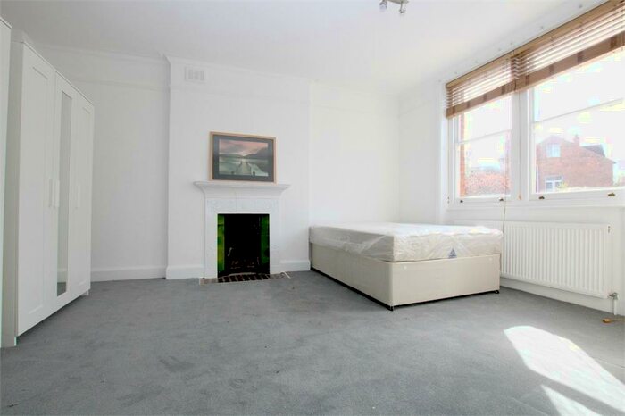 Studio To Rent In Brondesbury Park, Willesden Green, London, NW2