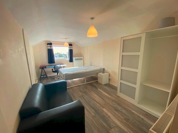 2 Bedroom Flat To Rent In Mansel Street, Swansea, SA1