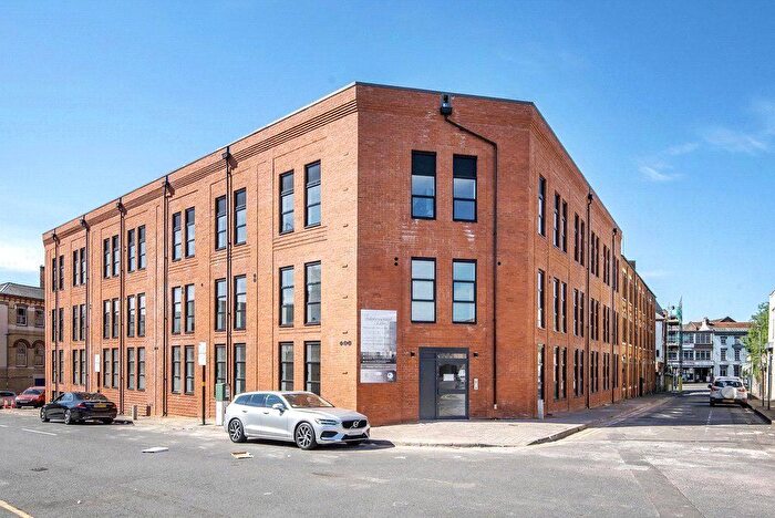 2 Bedroom Flat To Rent In The Hallmark, Bond Street, Birmingham, B19