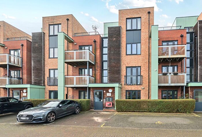 2 Bedroom Flat For Sale In Aventine Avenue, Mitcham, CR4