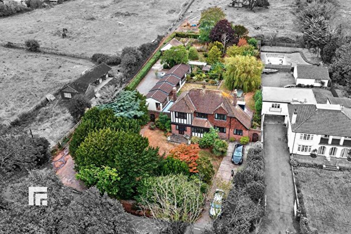 4 Bedroom Detached House For Sale In Beach Road, Swanbridge, CF64