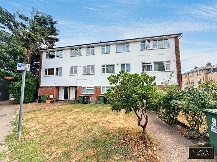 2 Bedroom Maisonette To Rent In Market Avenue, Wickford, Essex, SS12