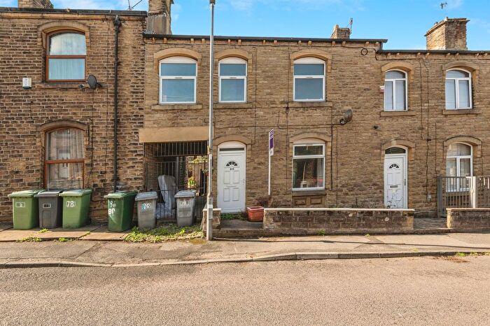 3 Bedroom Terraced House For Sale In Stile Common Road, Newsome, Huddersfield, HD4