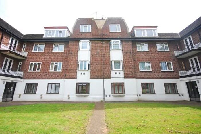 2 Bedroom Flat To Rent In West Court, Isleworth, TW8