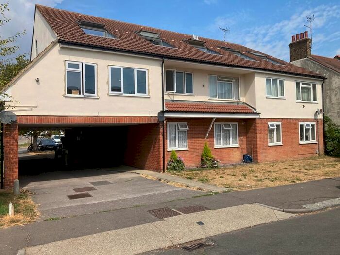 1 Bedroom Flat To Rent In Cumberland Avenue, Southend-On-Sea, SS2