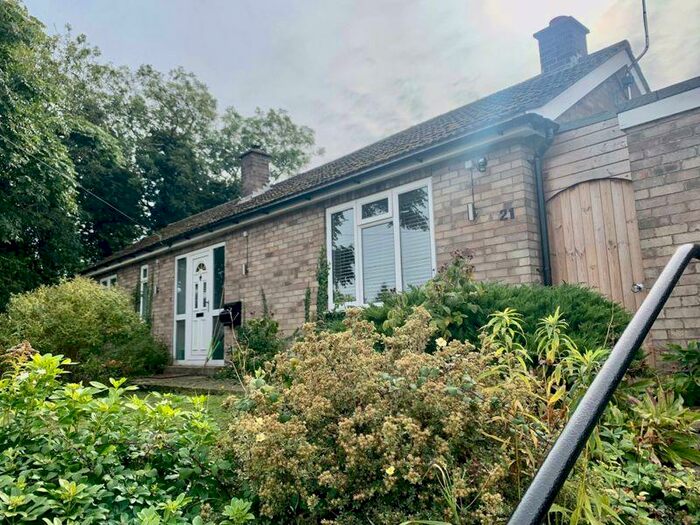 2 Bedroom Bungalow For Sale In Main Street, Wilsford, NG32