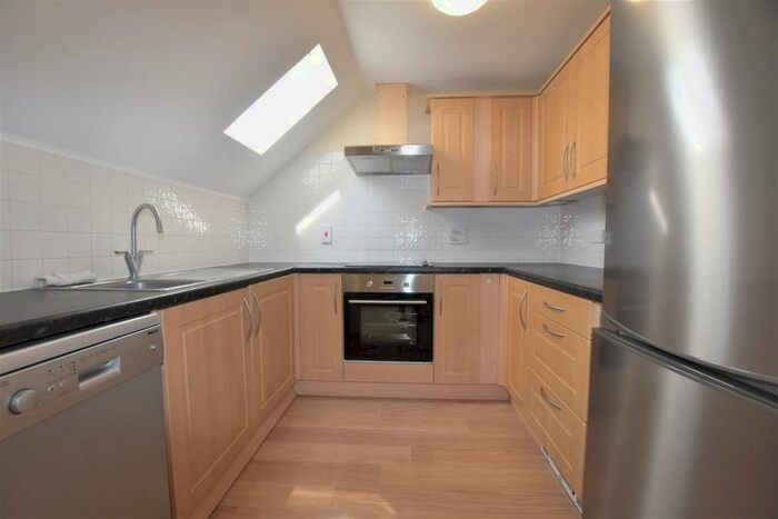 2 Bedroom Flat To Rent In Marlow Court, All Hallows Road, RG4