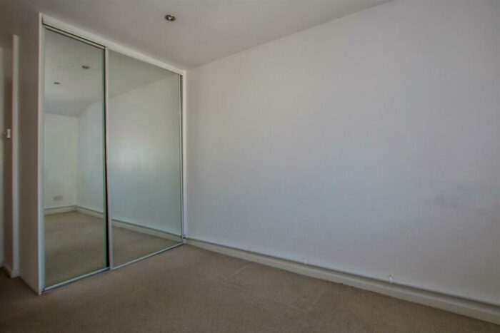 1 Bedroom Apartment For Sale In Gresham Close, Brentwood, CM14