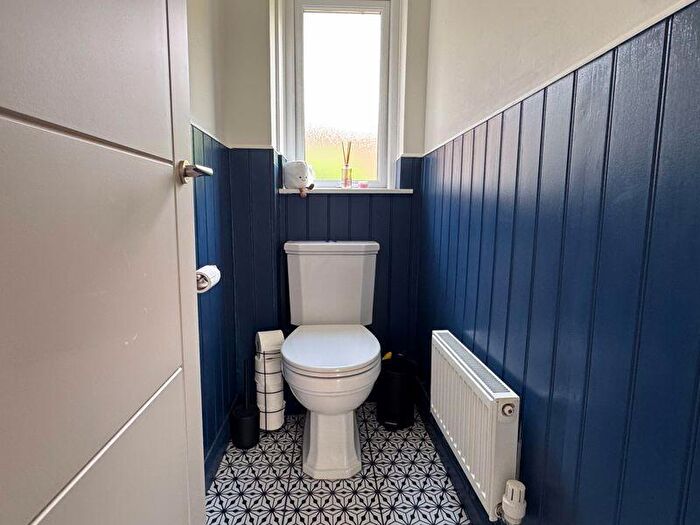 2 Bedroom Flat For Sale In Felpham, West Sussex, PO22