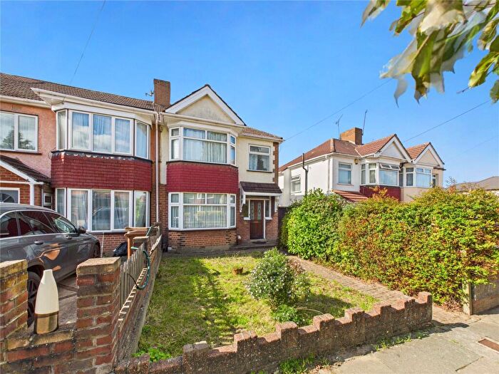 3 Bedroom End Of Terrace House For Sale In Shaldon Road, Edgware, Middlesex, HA8