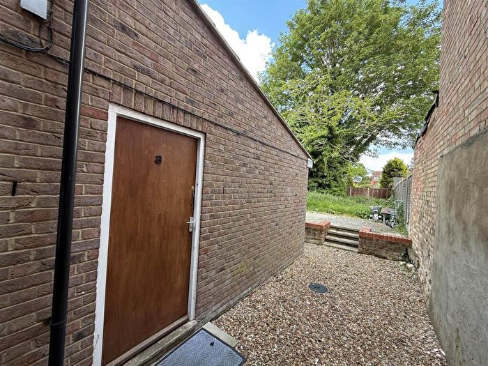 Property To Rent In High Street North, Dunstable, LU6