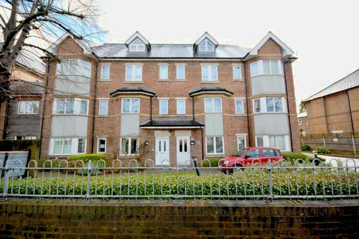 2 Bedroom Flat To Rent In Station Road, London, NW4