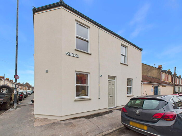1 Bedroom Flat For Sale In Chessel Street, The Chessels, Bristol, BS3