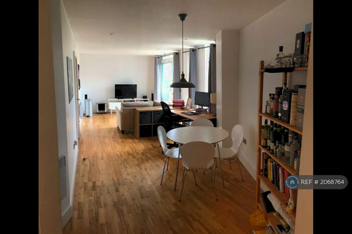 2 Bedroom Flat To Rent In Wharf Lane, London, E14