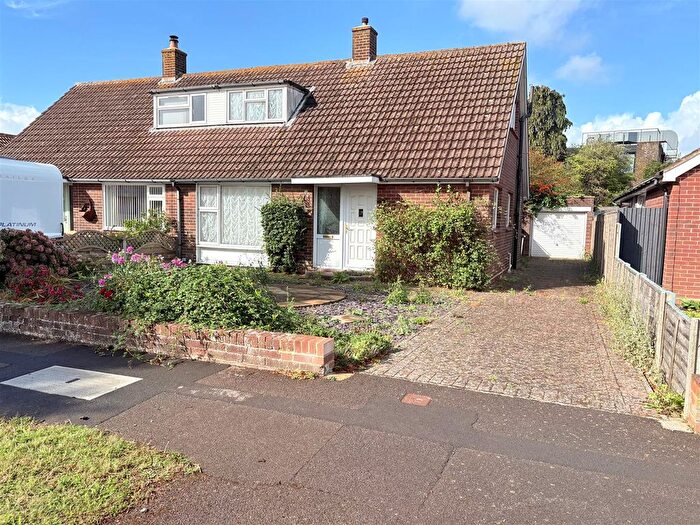 3 Bedroom Semi-detached Bungalow For Sale In House Farm Road, Gosport, PO12