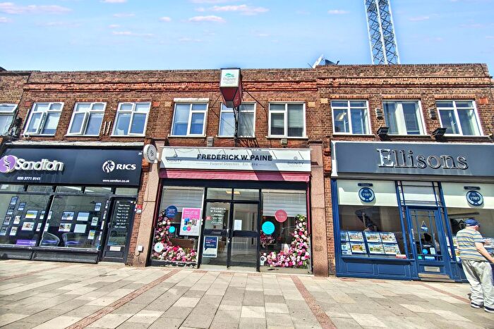 3 Bedroom Flat For Sale In Crown Lane, Morden, SM4